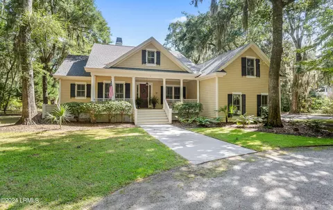 5 Tuxedo Dr, Beaufort, SC 29907