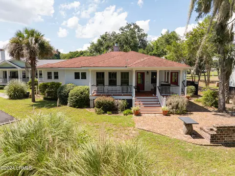 700 13th St, Port Royal, SC 29935