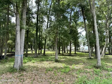 204 Harborview Dr, Beaufort, SC 29907