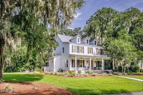 125 Coosaw Club Dr, Beaufort, SC 29907