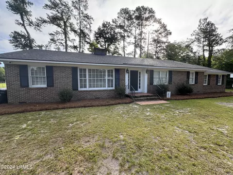 594 W Pine St, Varnville, SC 29944