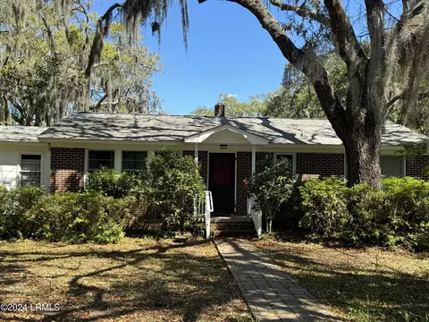 1405 Newcastle St, Beaufort, SC 29902