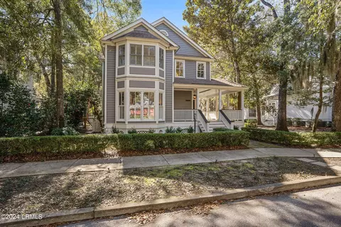 15 Newpoint Rd, Beaufort, SC 29907