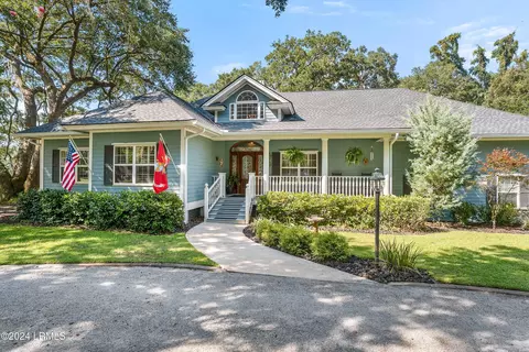 9 Barnwell Dr, Beaufort, SC 29907