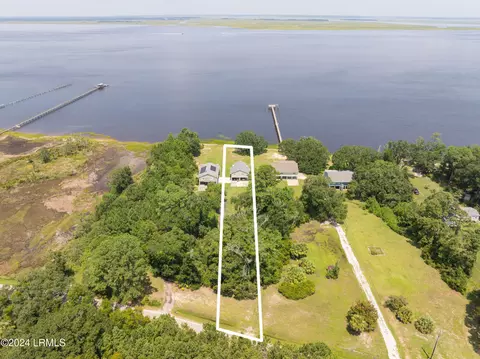 115 Coosaw River Dr, Beaufort, SC 29907