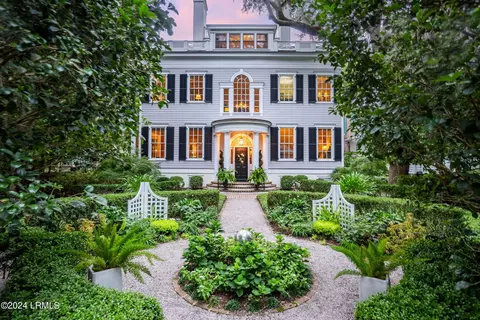 5 Waterside Dr, Beaufort, SC 29907