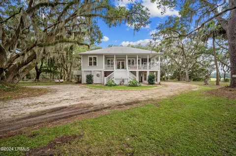 51 W Cedar Rd, Saint Helena Island, SC 29920