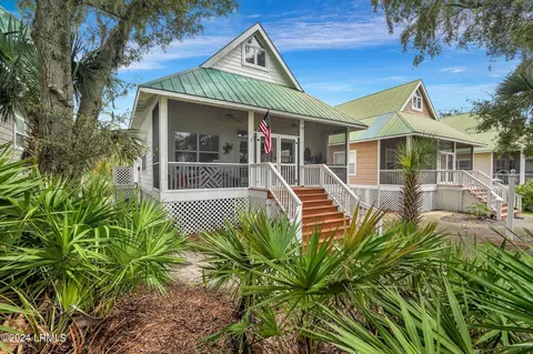 43 Davis Love Dr, Saint Helena Island, SC 29920