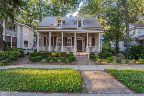 33 Newpoint Rd, Beaufort, SC 29907