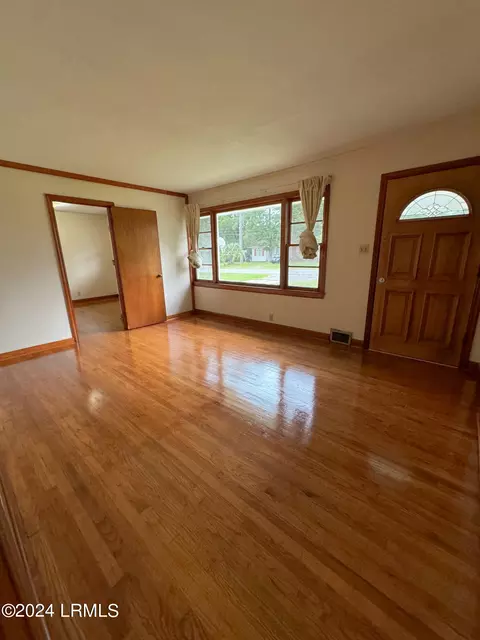 Living - 615 Lightsey Street Ext, Hampton, SC 29924 photo 3 of 3