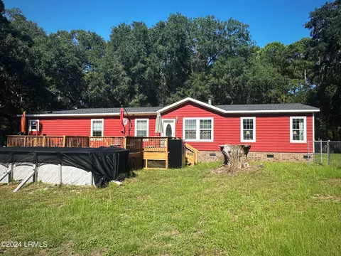 31 Tropicana Rd, Saint Helena Island, SC 29920