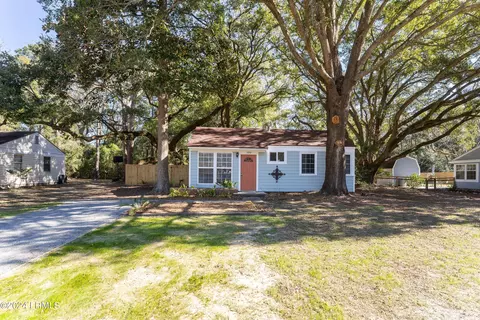 1720 Drayton Dr, Port Royal, SC 29935