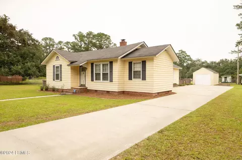 305 Maplewood Dr, Walterboro, SC 29488