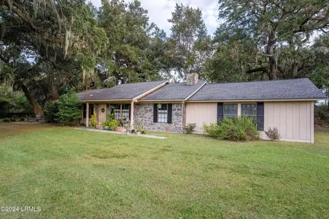 6807 Sunset Cir N, Beaufort, SC 29906