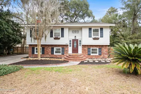 399 Broad River Dr, Beaufort, SC 29906