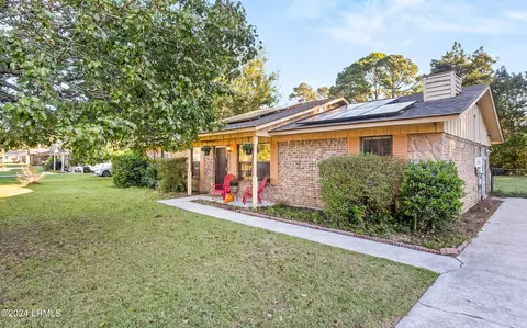 705 Dawn St, Beaufort, SC 29906