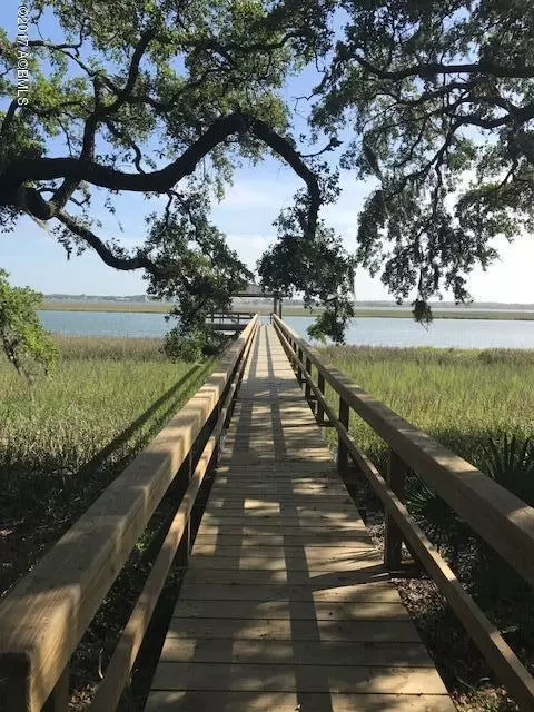 90 Dolphin Point Dr, Beaufort, SC 29907