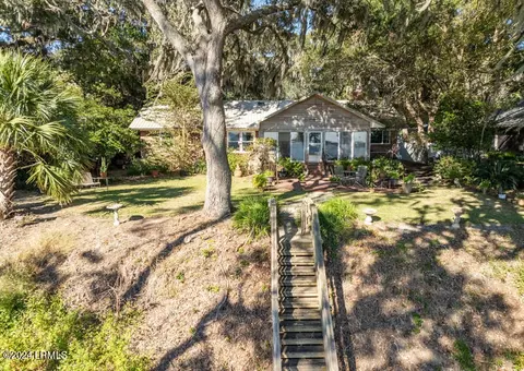 775 Ribaut Rd, Beaufort, SC 29902