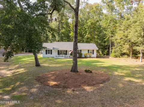 3 Attaway Ln, Beaufort, SC 29907