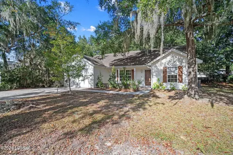 15 Grandiflora Ln, Beaufort, SC 29907