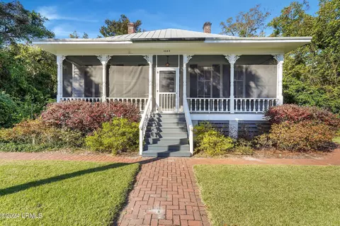 1102 11th St, Port Royal, SC 29935