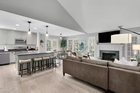 70 Shipyard Dr #142, Hilton Head Island, SC 29928