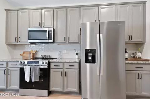 Kitchen - 63 Station Loop, Bluffton, SC 29910 photo 2 of 3