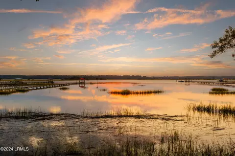 68 W River Dr, Beaufort, SC 29907