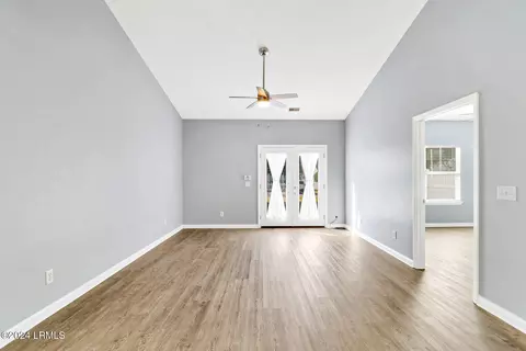 Living - 7 Third Ave, Bluffton, SC 29910 photo 2 of 3