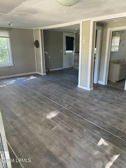 1237 Railroad Ave, Allendale, SC 29810 photo 3