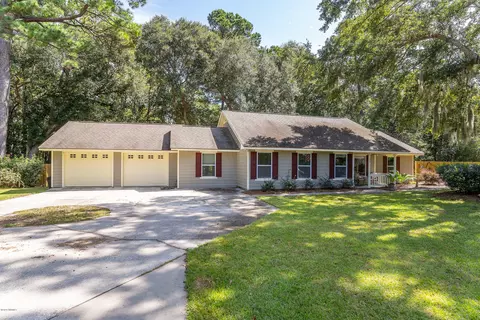 22 Walnut Hill St, Beaufort, SC 29907
