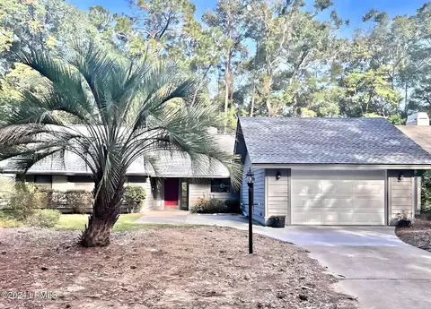 9 Edgewood Dr, Hilton Head Island, SC 29926