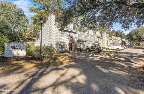 103 Island Pines Dr, Port Royal, SC 29935