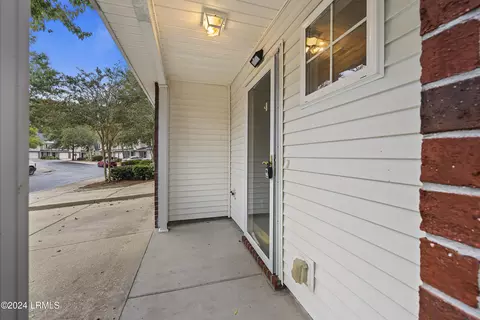 Exterior - 305 Cross Rd, Bluffton, SC 29910 photo 2 of 10