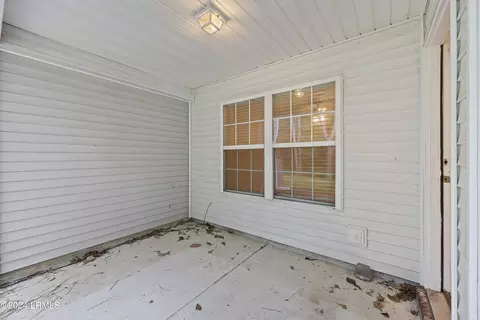Exterior - 305 Cross Rd, Bluffton, SC 29910 photo 4 of 10