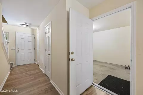 Entry Way - 305 Cross Rd, Bluffton, SC 29910 photo 3 of 10