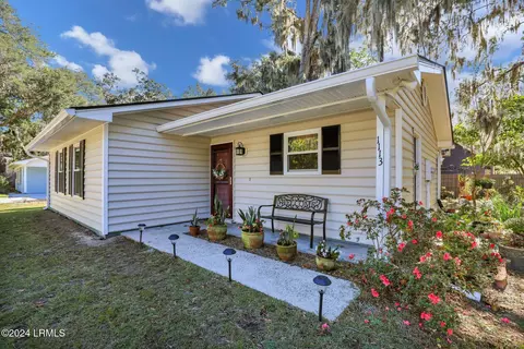 1113 13th St, Port Royal, SC 29935