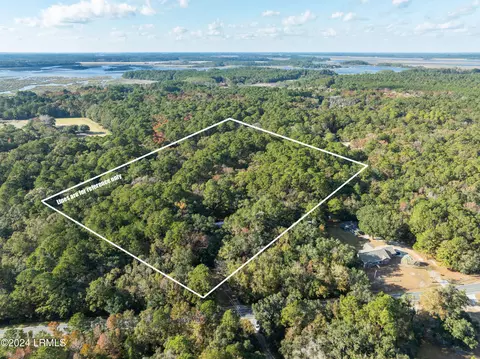 42 Pleasant Point Dr, Beaufort, SC 29907
