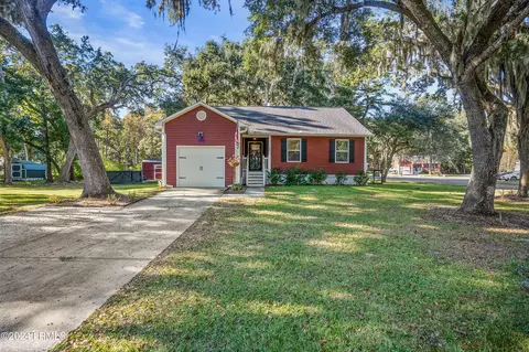 27 Canopy Ln, Saint Helena Island, SC 29920