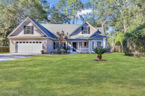 37 Purrysburg Dr, Beaufort, SC 29907