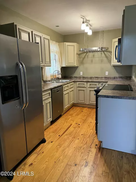 Kitchen - 609 Lightsey Street Ext, Hampton, SC 29924 photo 2 of 5