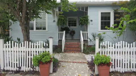 906 10th St #A & B, Port Royal, SC 29935