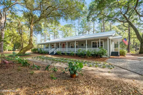 1412 Battery Creek Rd, Beaufort, SC 29902