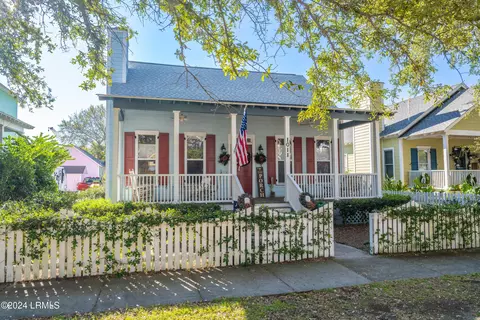 1011 10th St, Port Royal, SC 29935