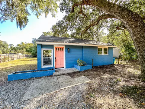1724 Drayton Dr, Port Royal, SC 29935