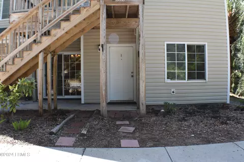 2618 Holmes Dr #E, Beaufort, SC 29902