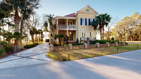 27 River Pl, Beaufort, SC 29906