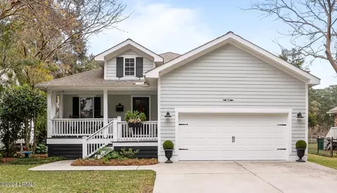 58 Tuscarora Ave, Beaufort, SC 29907