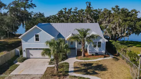 1734 Riverside Dr, Port Royal, SC 29935