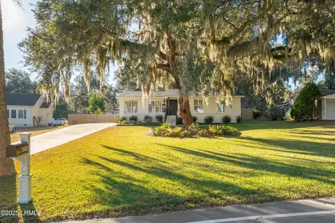 2541 Azalea Dr, Beaufort, SC 29902